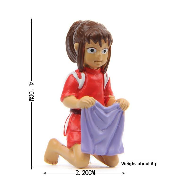 Ogino Chihiro Holding Water Bucket And Mopping Floor Scene Mini Ornament Model