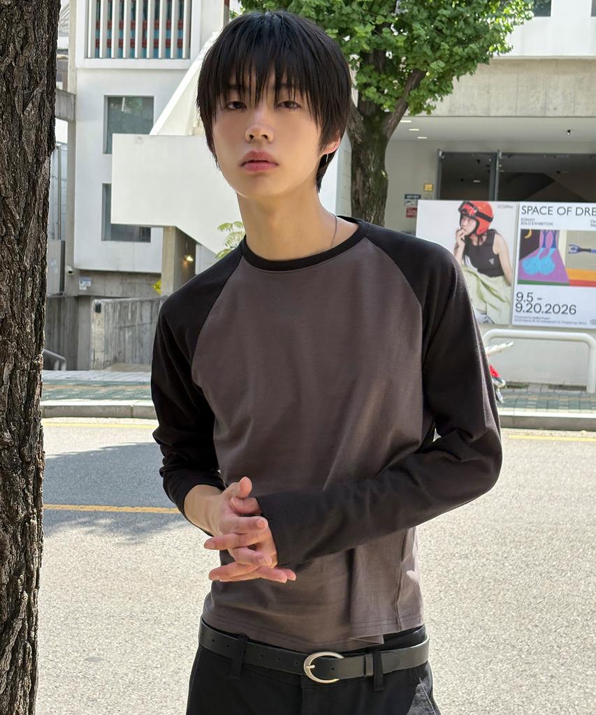 SIGNATURE Crop Raglan Long Sleeve T-Shirt [Black]