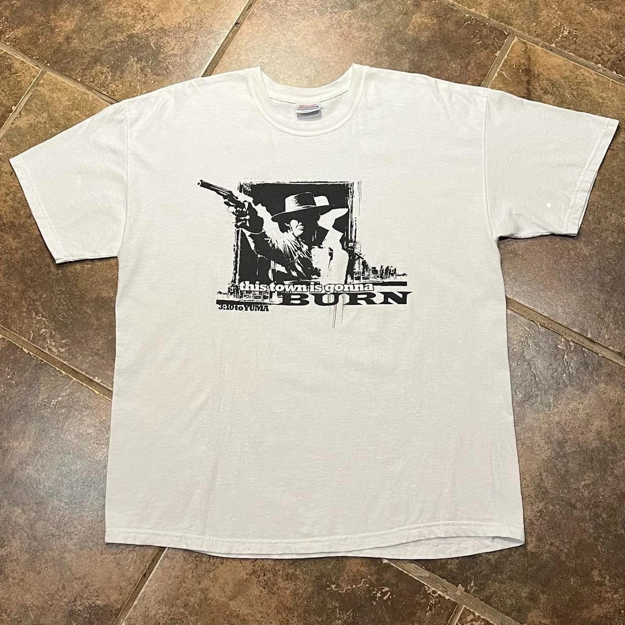 Vintage 00s hanes 3:10 to yuma western movie tshirt, vintage movie tshirt L