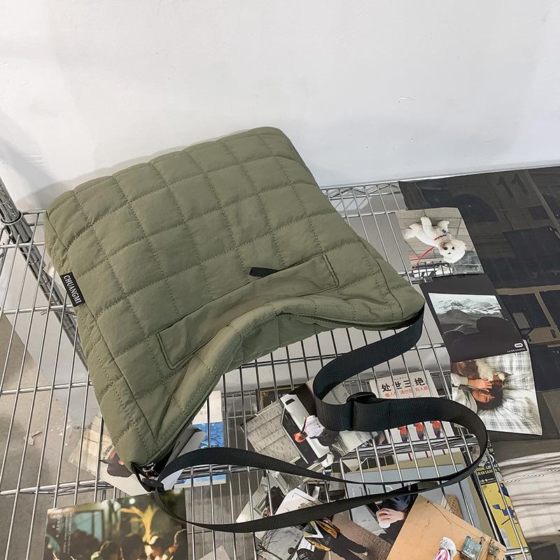 

Today s popular bags women s nylon cloth casual shoulder bags autumn and winter new versatile plaid messenger bags зелёный