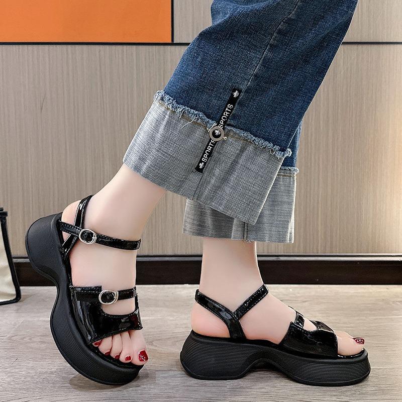 Muffin Platform Shoes Women's Summer New Open-toed Niche Design Patent Leather One-word Buckle Casual Sandals