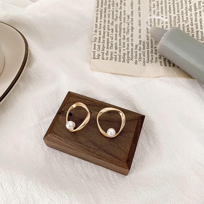 

S925 Copper Needle Personality Temperament Matte Irregular Circle Imitation Pearl Earrings Student Gift Zircon Accessories золотой