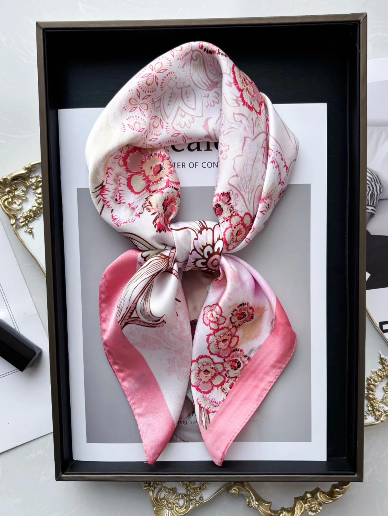 

Vintage Chain Print Satin Square Scarf Soft Lightweight Women’s Fashion Accessory for Hair Neck Shawl Elegant Hair Scarf 70X70cm