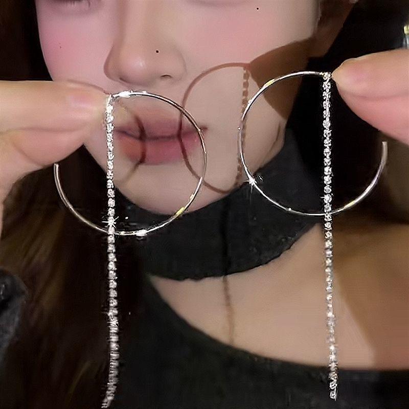 European-American Fashion Hoop Tassel Earrings: Stylish Korean-Inspired Design with a Sweet Cool Vibe. E031895
