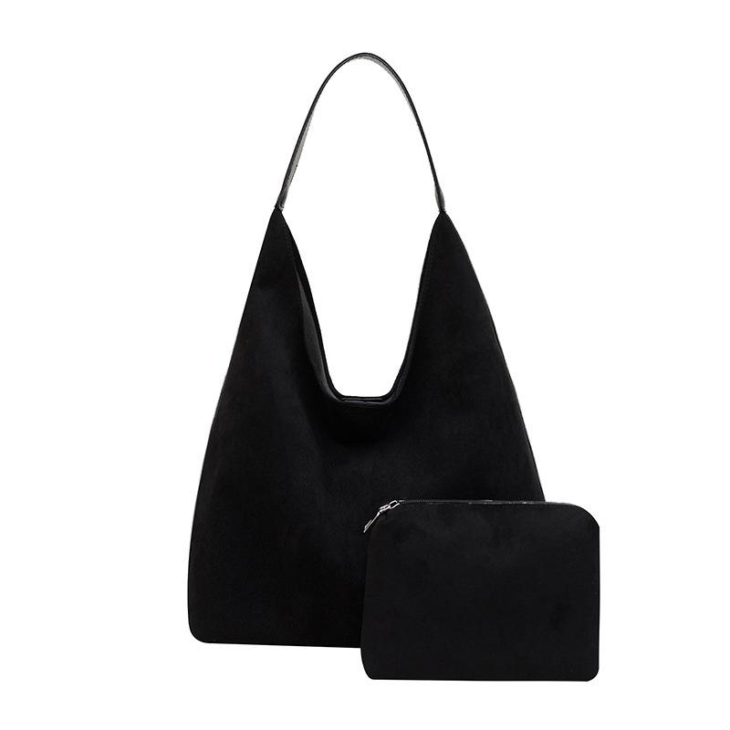 

Осень и зима новая сумка-тоут женская матовая замшевая большая вместимость на плечо для работы и учебы повседневная модная трендовая сумка под мышкой average size чёрный