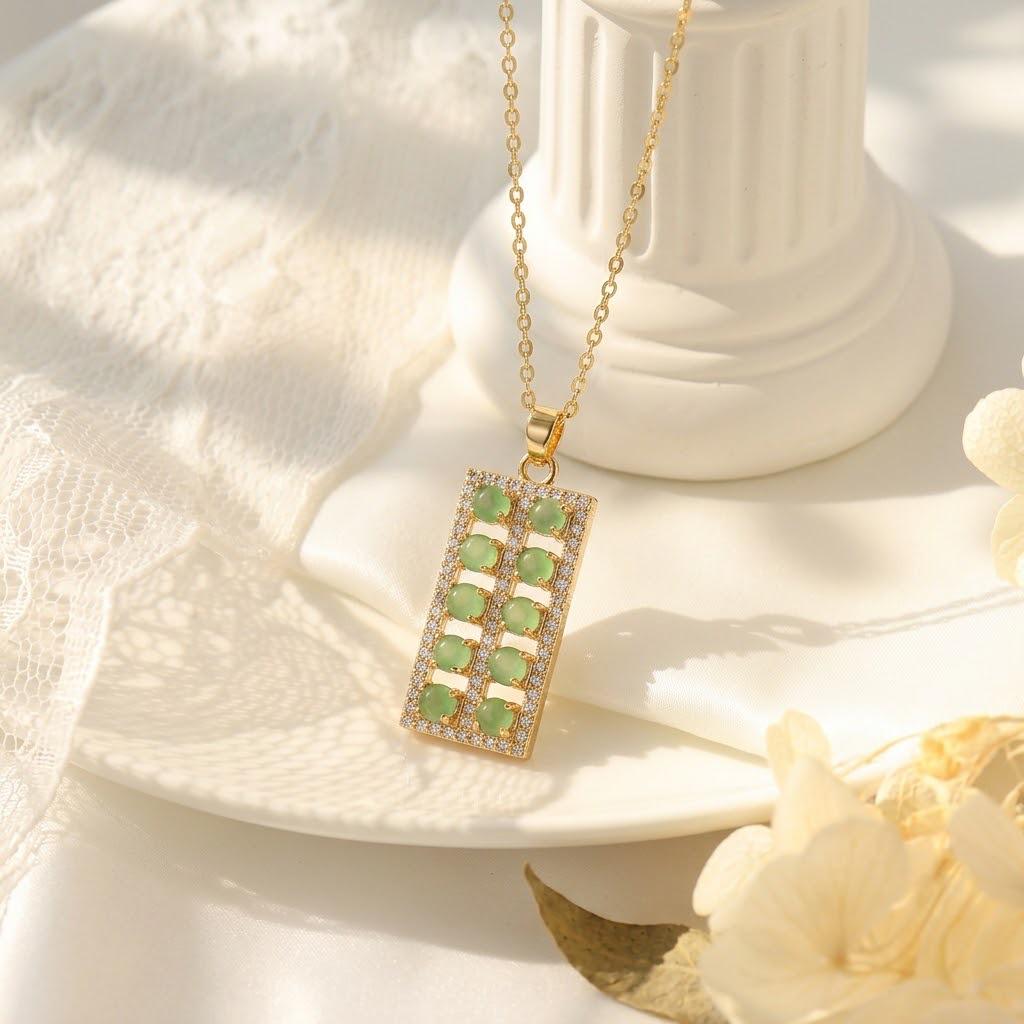 Emerald Zirconia Four-Leaf Clover Rotating Necklace - Luxury Dopamine Accent Clavicle Chain