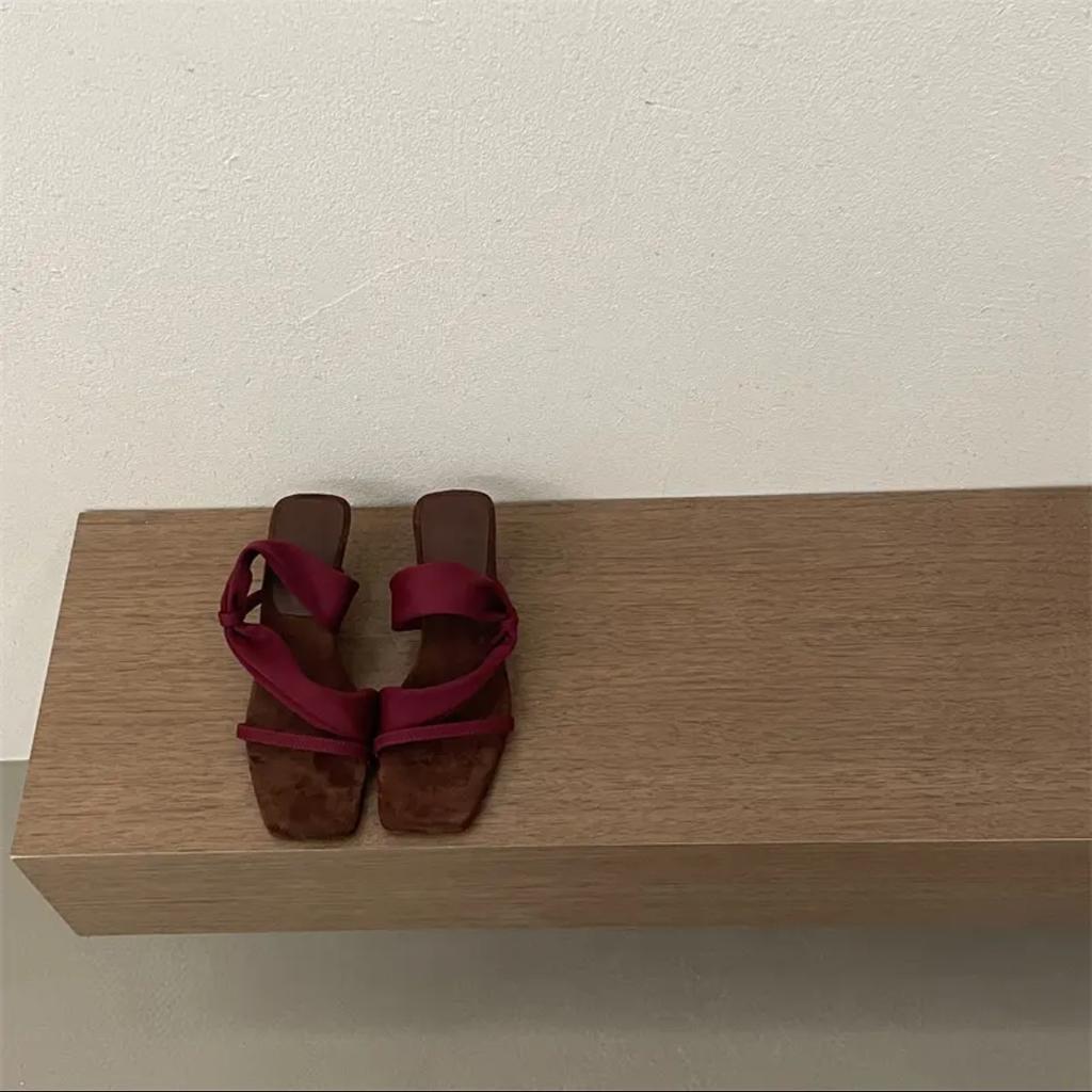 Niche design square head slope heel cool slippers women's 2025 summer new models are not tired of feet versatile temperament high heel one-word drag