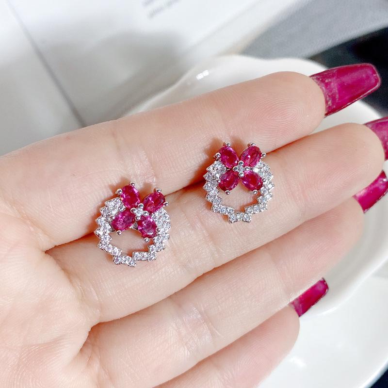 

Versa Tourmaline Four-Leaf Clover Stud Earrings, 18K White Gold Plated, Rose Red, Full Diamond, Cute Christmas Design for Women