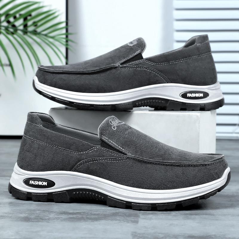 Breathable and not stuffy in summer, one pedal for men's new old Beijing cloth shoes with soft soles, comfortable and not tired feet, casual shoes for