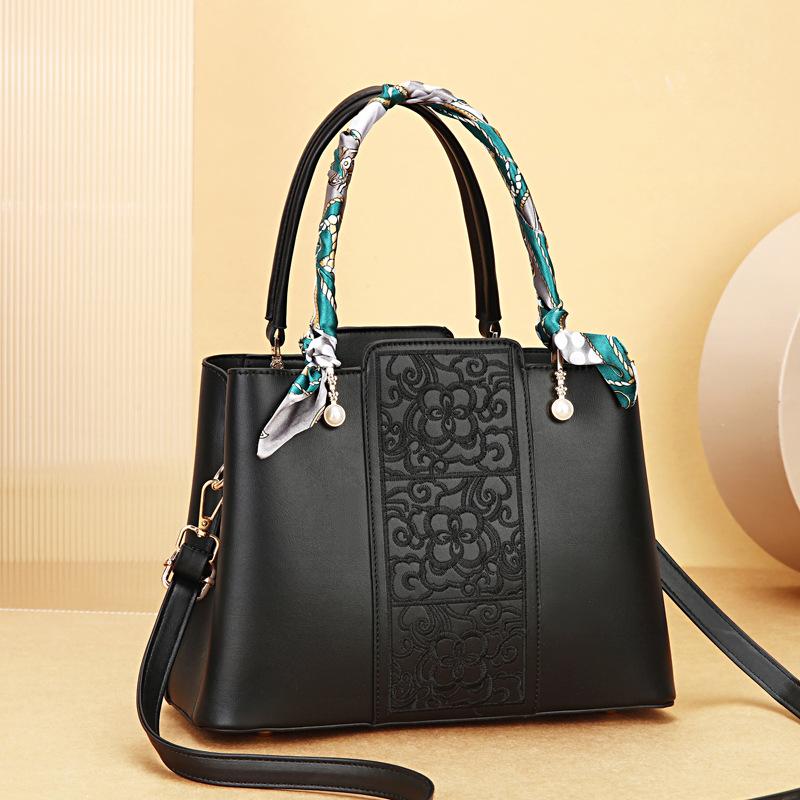 Wedding bag women 2025 new large capacity shoulder messenger bag premium handbag red bridal wedding bag