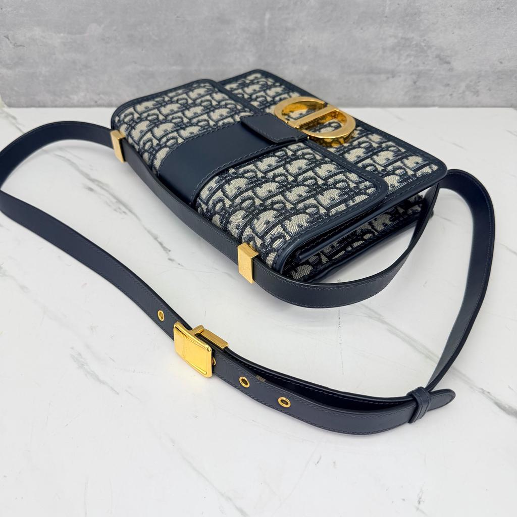 [Pre-Owned] 30 Montaigne Oblique Embroidered Monogram Flap Adjustable Shoulder Strap Montaigne Box Bag Leather Details Large - Excellent #MTXZH9
