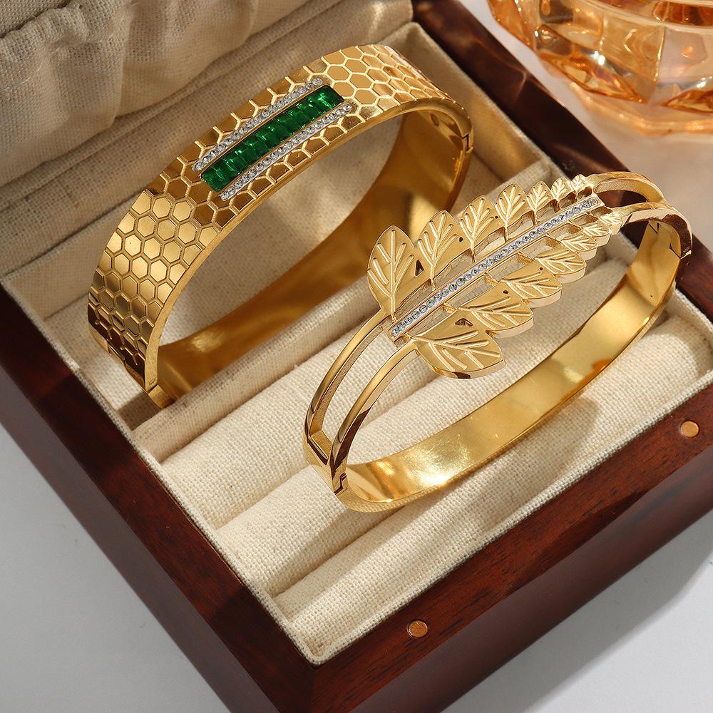 

Gold-Plated Titanium Steel Diamond-Inlaid Luxury Retro Bangle