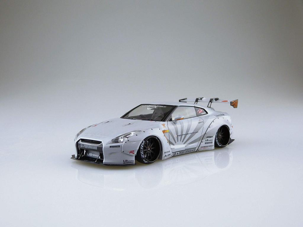Aoshima Bunka Kyozai Liberty Walk No.10 LB Works R35 GT-R Ver.2 Plastic Model Kit