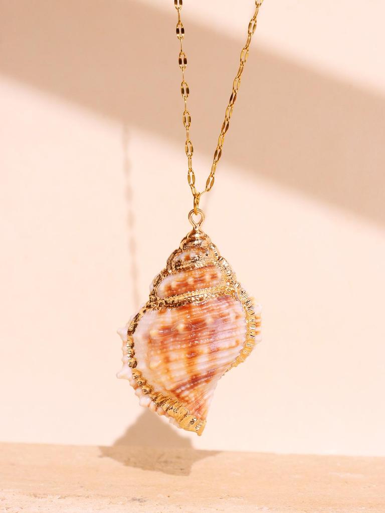 Retro Gold-Tone Shell Pendant Necklace Unique Layered DIY Fashion Jewelry for Women Perfect for Beach Vacations Gift Idea