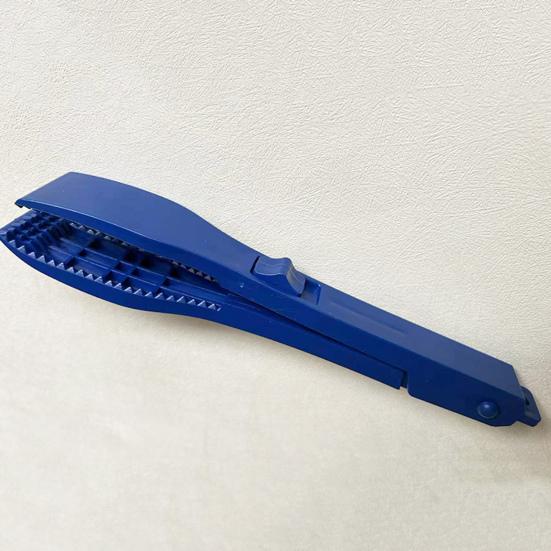 1/4Pcs Plastic Fish Gripper Ergonomic Handle Lightweight Portable Multi-function Fish Grabber Fish Control Clamp Pliers Catcher