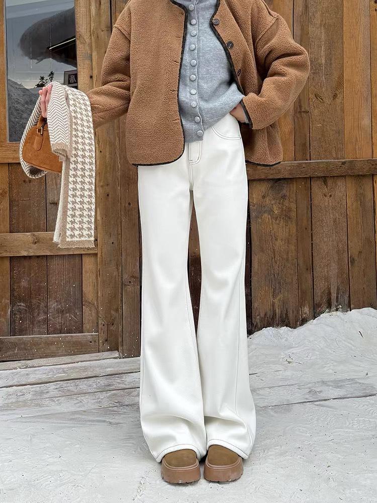 Off-white High-Waisted Micro-flare Jeans for Women - 2026 Spring/Autumn Collection with Flap Back Pockets and Slimming Horseshoe Fit