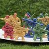 30 Stück Soldatenmodell-Ornament Mehrere Posen Plastik-Statuette Militärische Sandkasten-Spielzeugfiguren 4 Farben Verfügbar DIY-Dekoration ZYF
