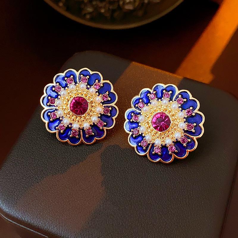 Vintage French-Style Silver Needle Earrings - Women's Elegant Studs with Retro Court Charm