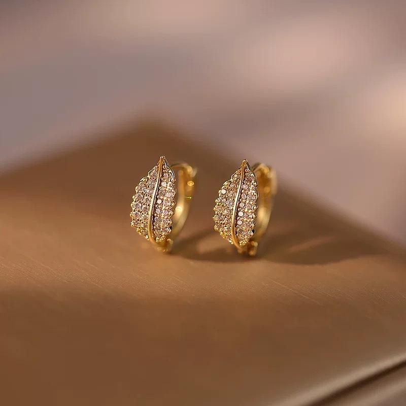 

Delicate Tree Leaf Hoop Earrings For Women Shiny Zircon Small Plant Ear Buckle Luxury Party Wedding Jewelry Accessories Gifts золотой