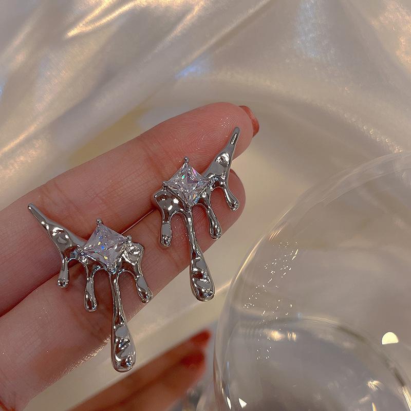 111 Silver Needle Irregular Lava Water Drop Stud Earrings Female Niche Design Fashion Personality Cold Wind Tassel Earrings