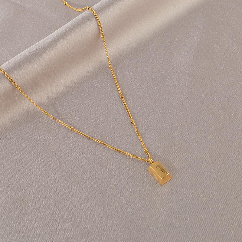 Women's Light Luxury Gold Titanium Steel Necklace - Non-fading, Versatile, High-end Fashion Clavicle Chain Choker.