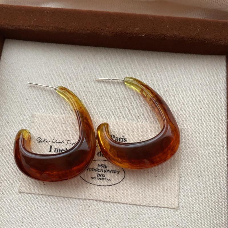 C-Shaped Resin Earrings, Earrings, Simple Temperament, Semi-Round Gentle Studs, Exaggerated Retro Fashion And Artistic Sense, C-Ring Earrings.