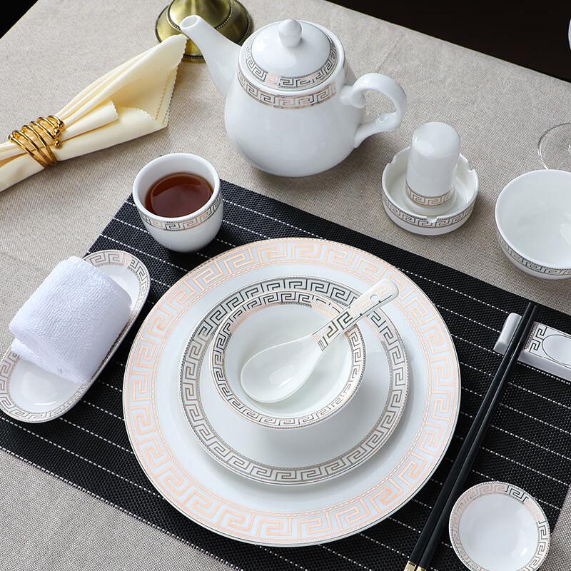 ZISIZ European Bone China 8-Piece Dinner Set with Wanzi Gold Design