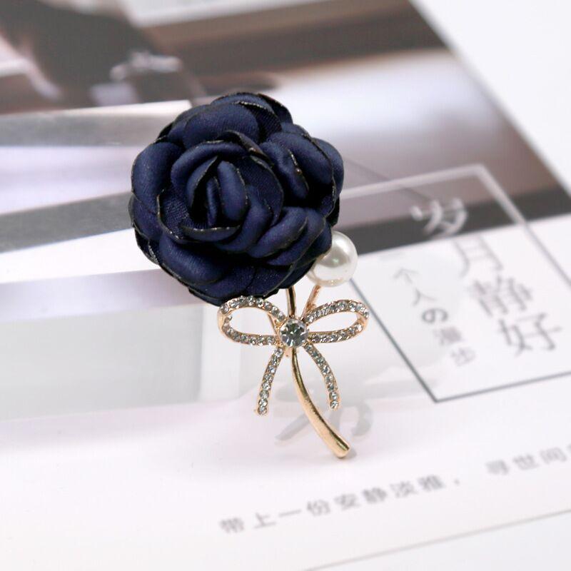 Koreansk Stil Dame Blomst Diamant Brosje Perle Rose Mote Kåpe Brosje Nål Personlighet Alt-match Tilbehør