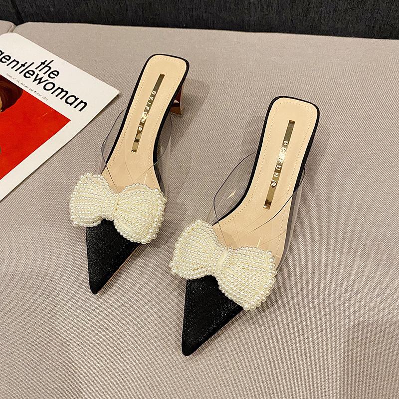 

2025 новые толстые каблуки с жемчужным заостренным носком, полутапочки с сумкой на голову, женские, носят стиль феи, высокие каблуки, прозрачные, классные тапочки летом 35 чёрный