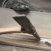 1/2 Pièces Marteau à Piquer de Soudure en Acier à Haute Teneur en Carbone Brosse Métallique à Gratter Manche à Ressort Outil à Main de Sécurité pour Soudeur Dérouilleur
