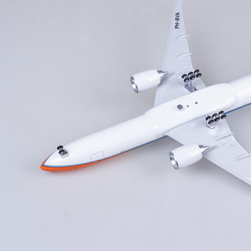 1:157 Scale Large 47CM Model Airplane 777 Holland KLM B777 Plane Models Diecast Airplanes With LED Light For Collection Or Gifts