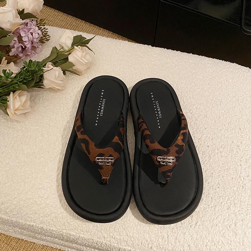 

Повседневные шлепанцы на толстой подошве, женская обувь для улицы, новинка лета 2025 года, пляжные сандалии на мягкой подошве 40