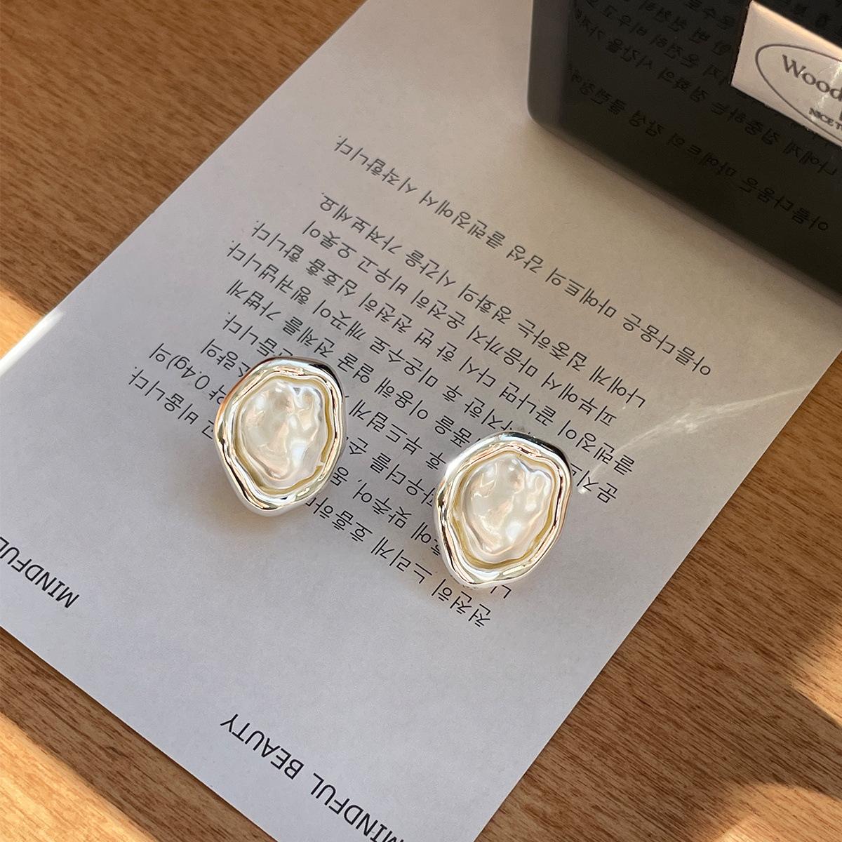 

Сережки-гвоздики зі срібною голкою 925 проби. Вишукані ретро-барокові сережки зі штучними перлами Преміум-класу осінь-зима-новорічні сережки 925 silver needles