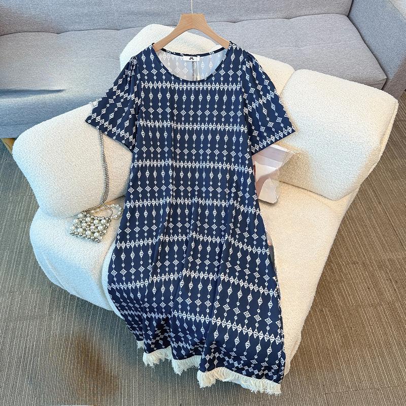 Das neue Übergrößen-Sommerkleid für Damen mit französischen Fransen lässt Sie elegant und jugendlich aussehen.