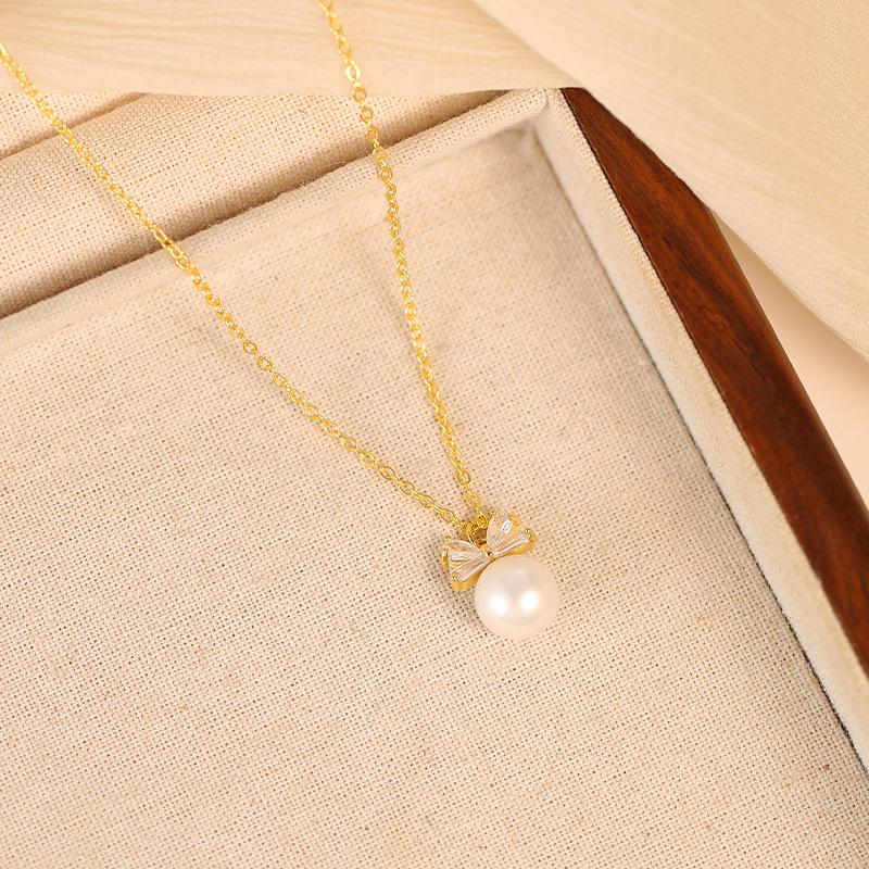 Fugitive Princess Pearl Bow Pendant Necklace - 2025 Light Luxury Clavicle Choker for Women.