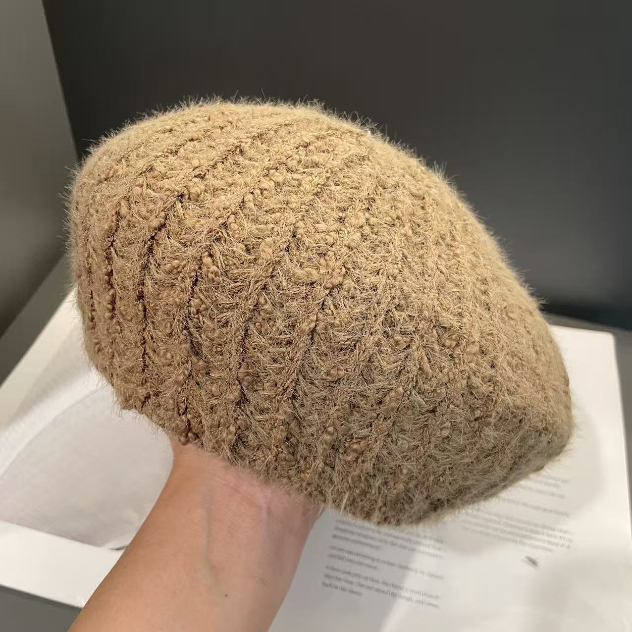 

Японский Маленький Аромат Стиль Однотонный Простой Берет Женский Осенне-Зимний Теплый Вязаный Головной Убор Универсальный Для Лица Шляпа Маленького Художника M（56-58cm）