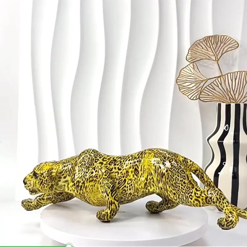 Cheetah Statue Home Decor Leopard Sculpture Resin Sitting Panther Figurine Desktop Table Top Ornament Home Office Decoration