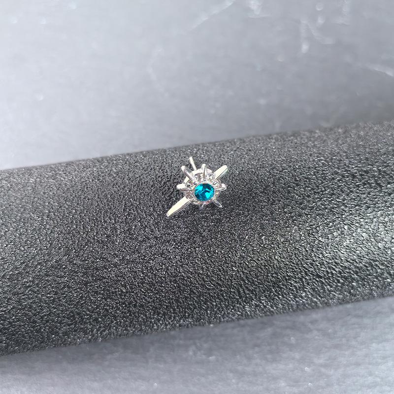 

Серьги Polaris Starburst: Модные Унисекс Гвоздики для Универсального Образа