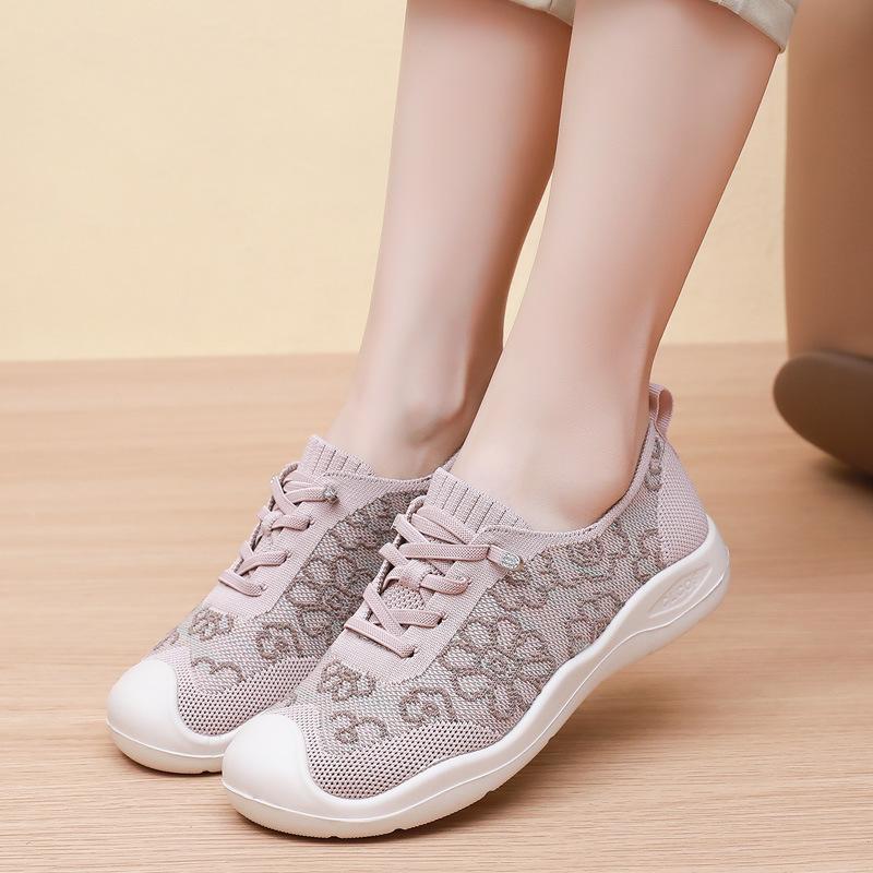 2025 spring and summer new old Beijing cloth shoes women's comfortable and breathable fly-woven single shoes lightweight one-pedal casual mother shoes