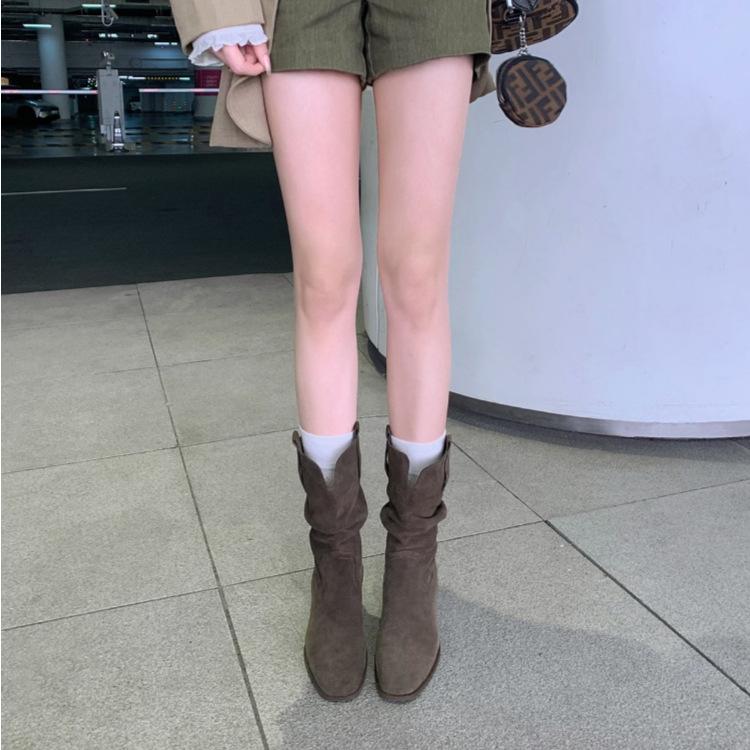 Height increase~ Round head V-mouth thick heel thick sole big tube circumference stack short boots women's 2025 new thin western cowboy boots