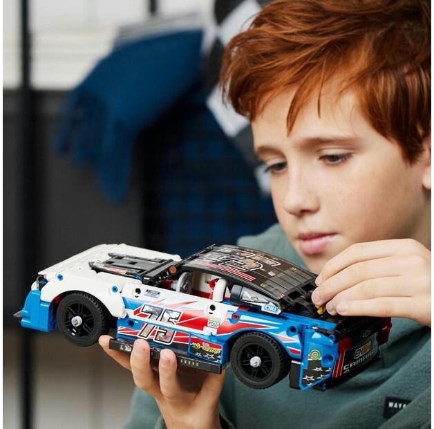 LEGO Technic 42153 Новый Chevrolet Camaro ZL1 из серии NASCAR
