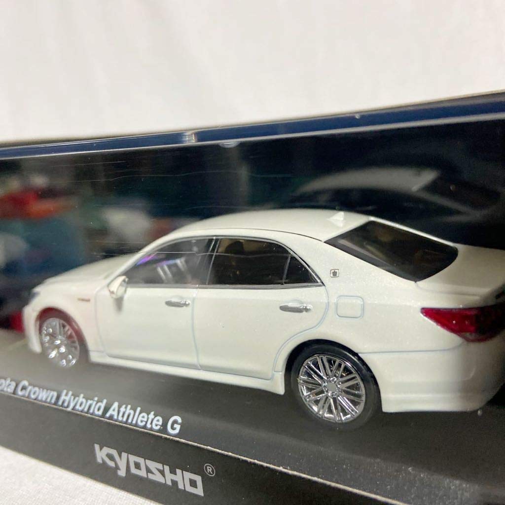 Kyosho Scale Toyota Crown Hybrid Athlete G White Pearl Crystal Shine 210 Series Miniature Model Car 1/43