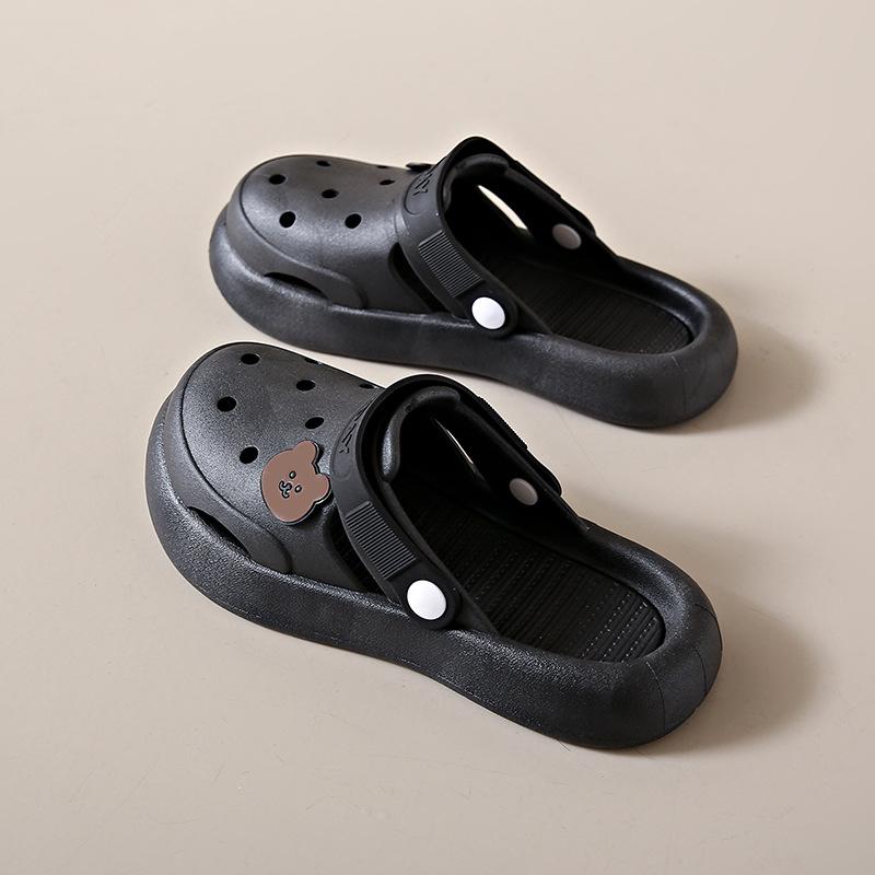 

Новая модная обувь с отверстиями на плоской подошве, женские толстоподошвенные нескользящие милые пляжные крутые шлепанцы, летняя обувь с закрытым носком 40/41 чёрный