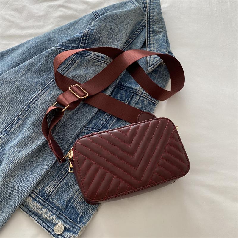 Bag Women 2025 High Value Solid Color Wide Shoulder Strap One Shoulder Crossbody Bag Temperament Simple Small Square Bag Women