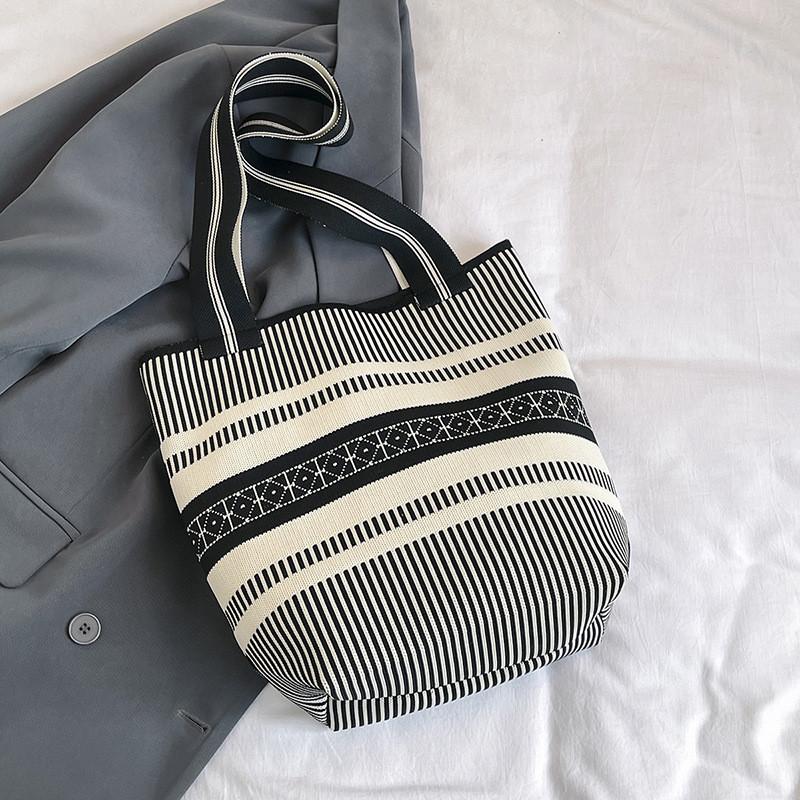 Fashionable Large Capacity Tote Bag For Women Summer Commuter Bucket Design