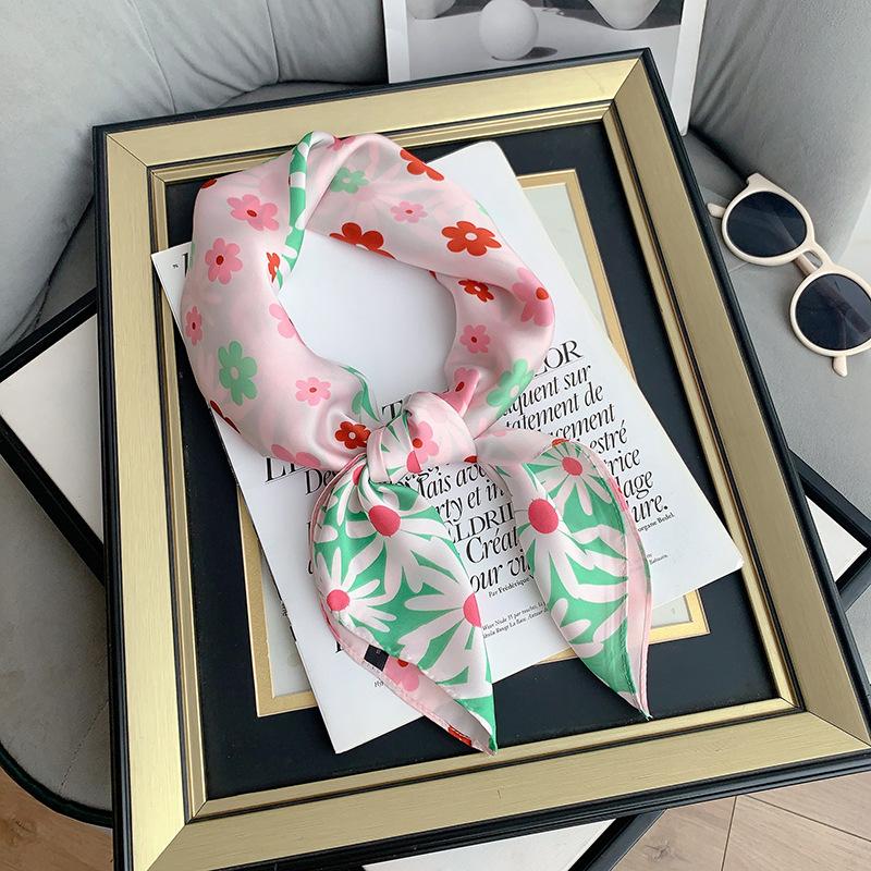 

Японский и корейский квадратный шарф в пасторальном стиле с ярким принтом маргариток, шарф из искусственного шелка, милый и свежий женский декоративный шейный платок 70*70