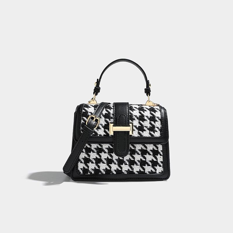 Women's Shoulder Messenger Bag Versatile Fashion Small Square Bag