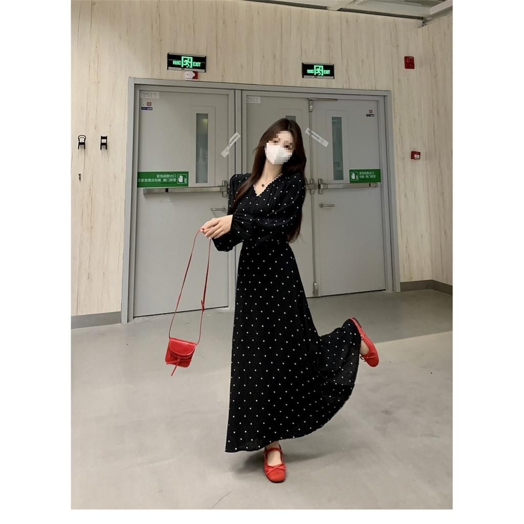 Original fabric, double layer + inner lining, French black v-neck polka dot long-sleeved dress, huge good-looking temperament dress.