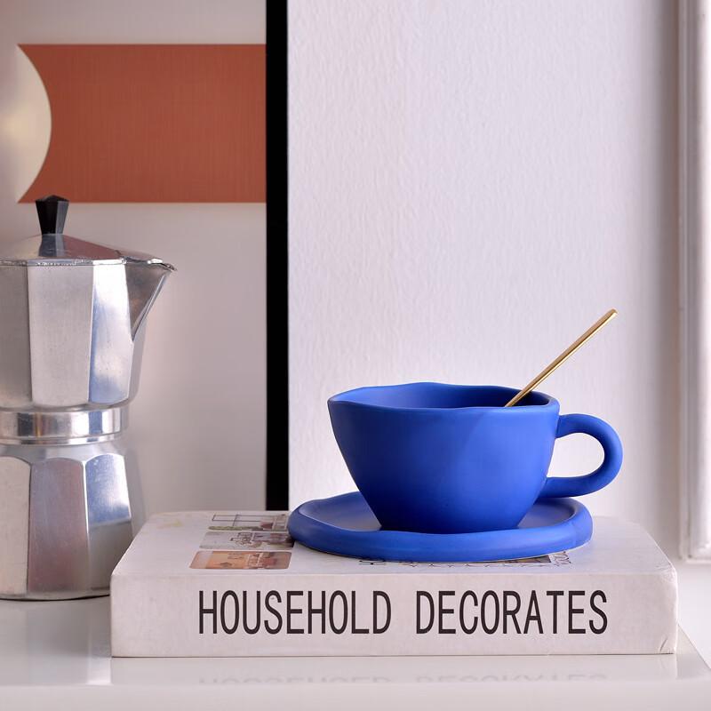 Unregelmäßiger handgeformter Keramik-Kaffeebecher