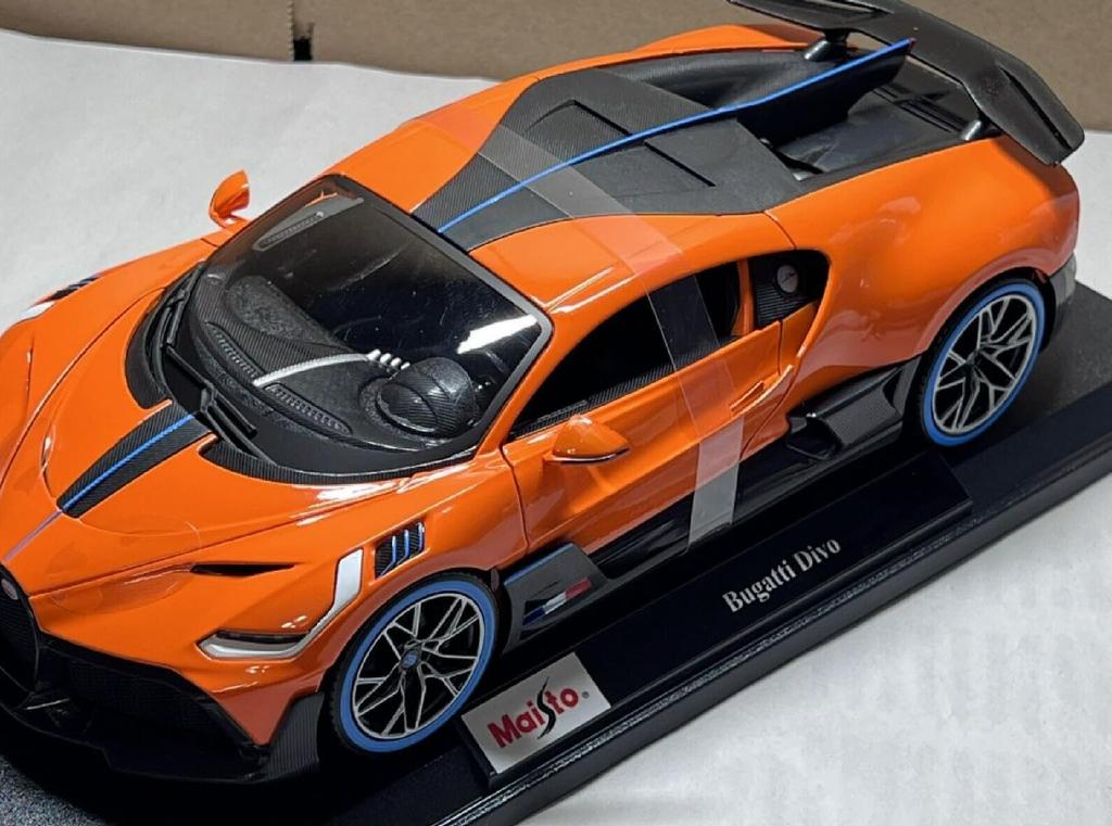 Bugatti Divo Orange 1:18 Special Edition Diecast Collection Car